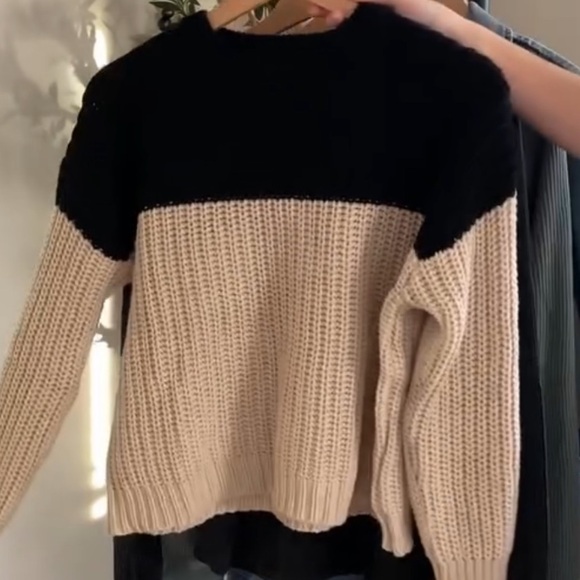 CHUNKY KNIT 2 tone sweater . Black and tan! VERY VERSATILE!! Great quality! M/L - Picture 2 of 8
